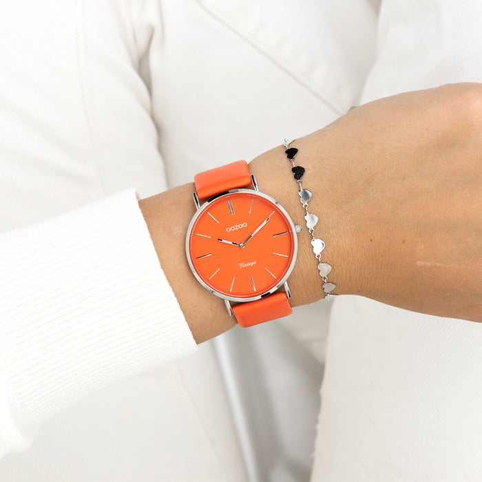 Oozoo Zilverkleurige OOZOO Horloge Met Rood/oranje Leren Band - C20320