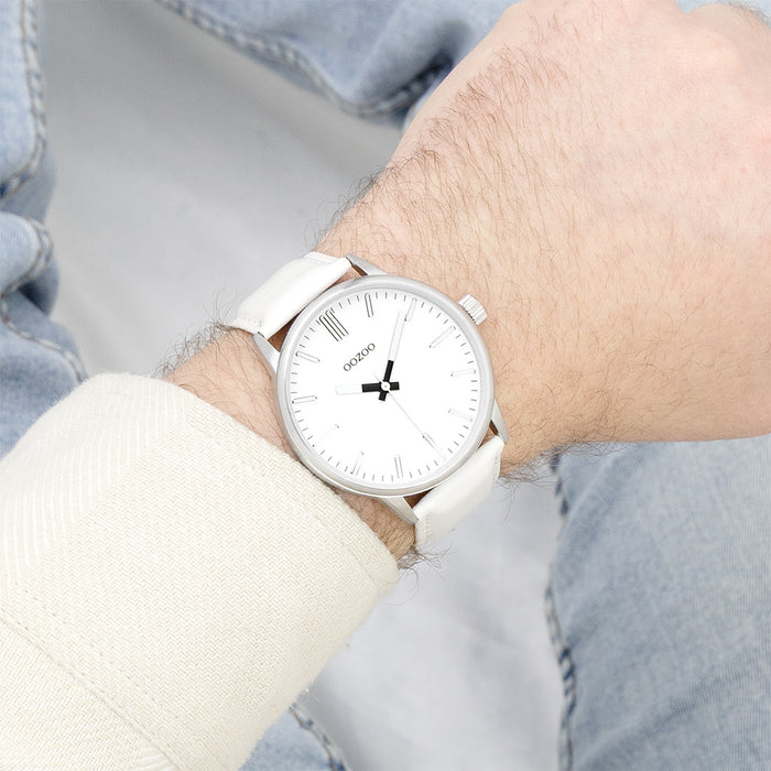 Oozoo Zilverkleurige OOZOO Horloge Met Witte Leren Band - C11512
