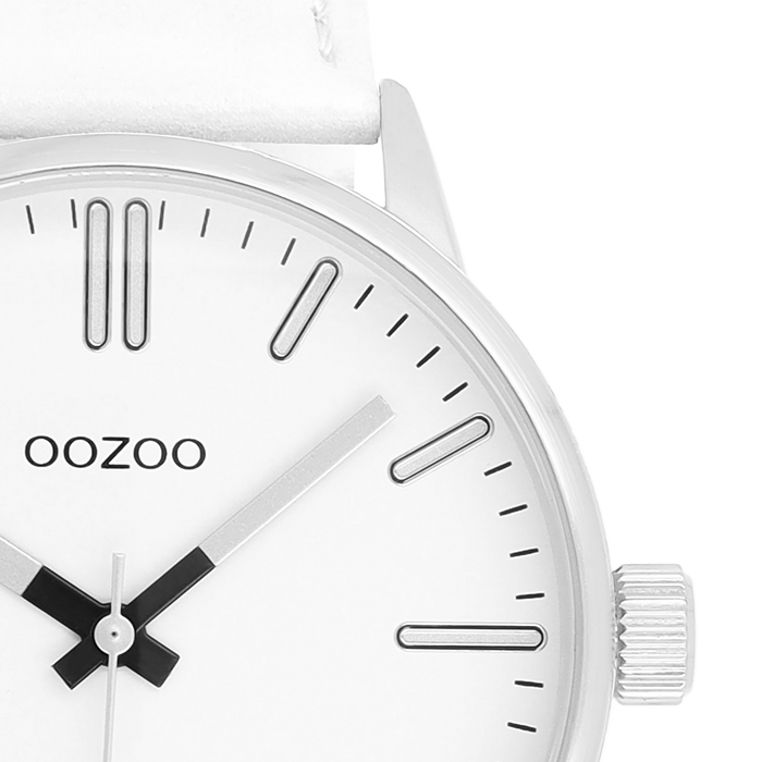 Oozoo Zilverkleurige OOZOO Horloge Met Witte Leren Band - C11512