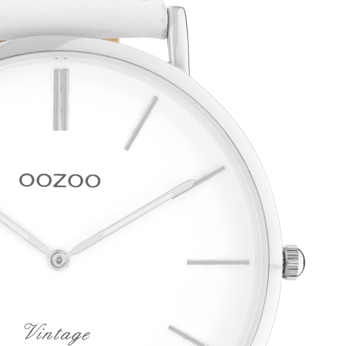 Oozoo Zilverkleurige OOZOO Horloge Met Witte Leren Band - C9310