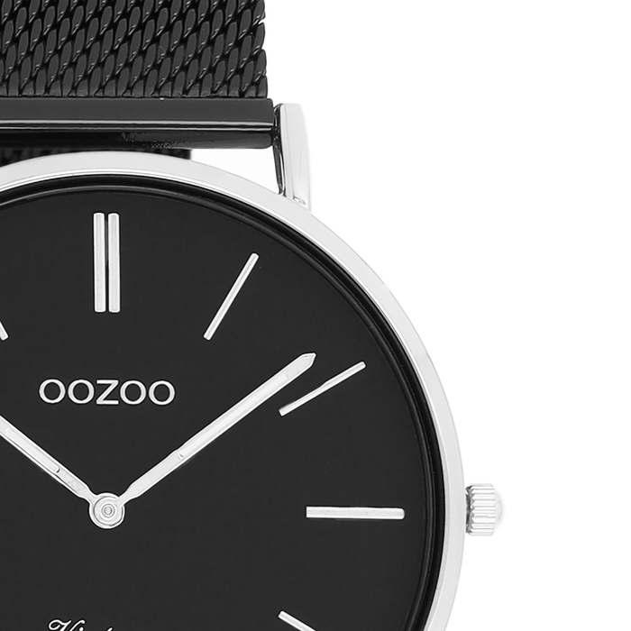 Oozoo Zilverkleurige OOZOO Horloge Met Zwarte Metalen Mesh Armband - C8865