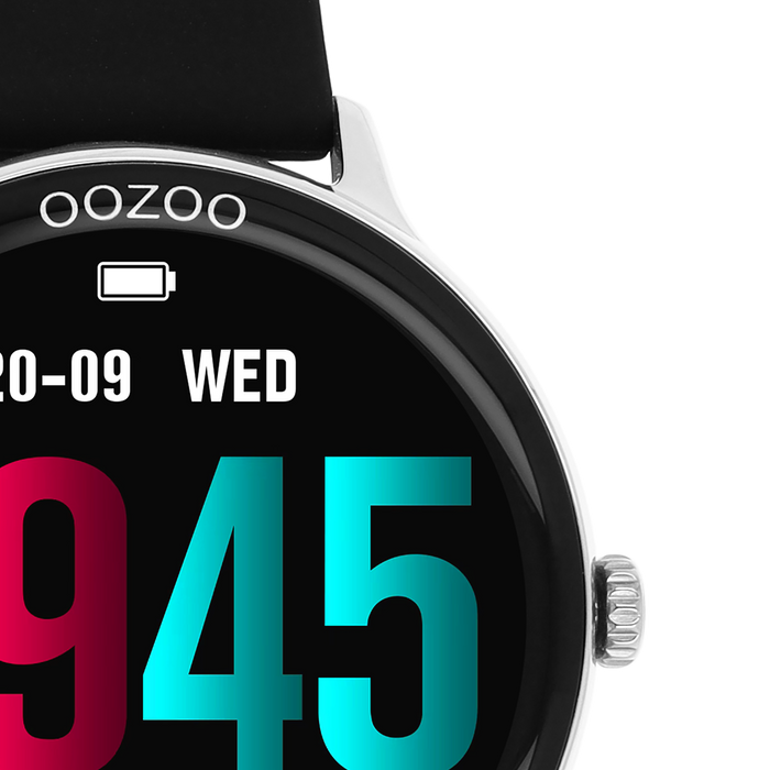 Oozoo Zilverkleurige OOZOO Smartwatch Met Zwarte Rubber Band - Q00130