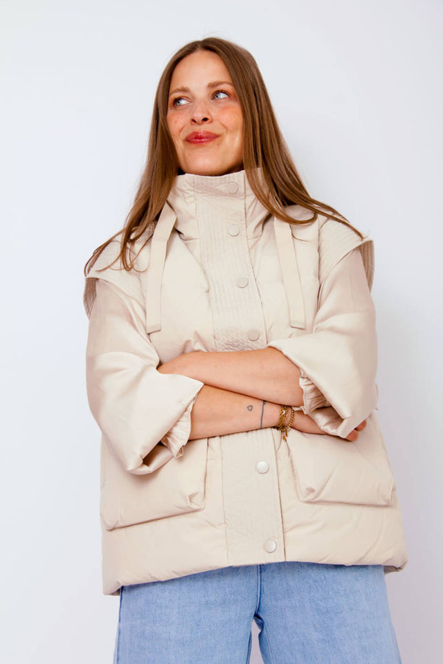 Orla Antwerp Yasthello Mouwloos Gewatteerde Jas