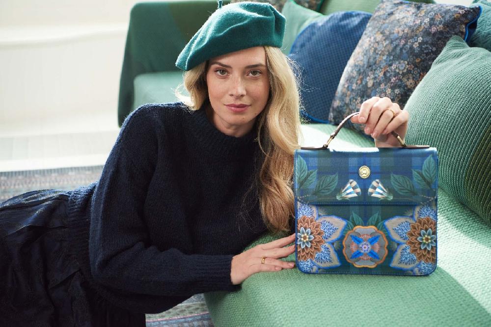 Pip Studio Frances Schoudertas Flores Felices Donkerblauw Blauw