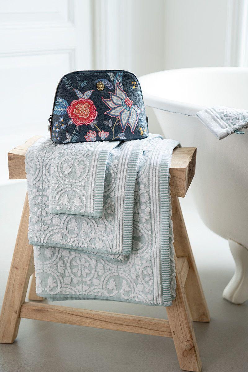 Pip Studio Grote Handdoek Tile De Pip Lichtblauw 70x140 Cm Wit