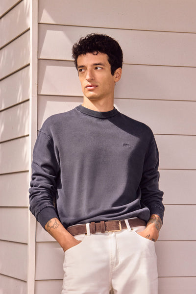 polo club Marineblauw garment-dye trui met ronde hals en geborduurd logo