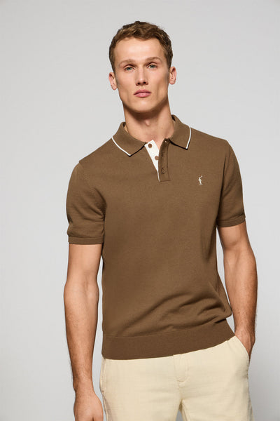 polo club Mokkakleurige gebreide polo met knopen en geborduurd Rigby Go-logo