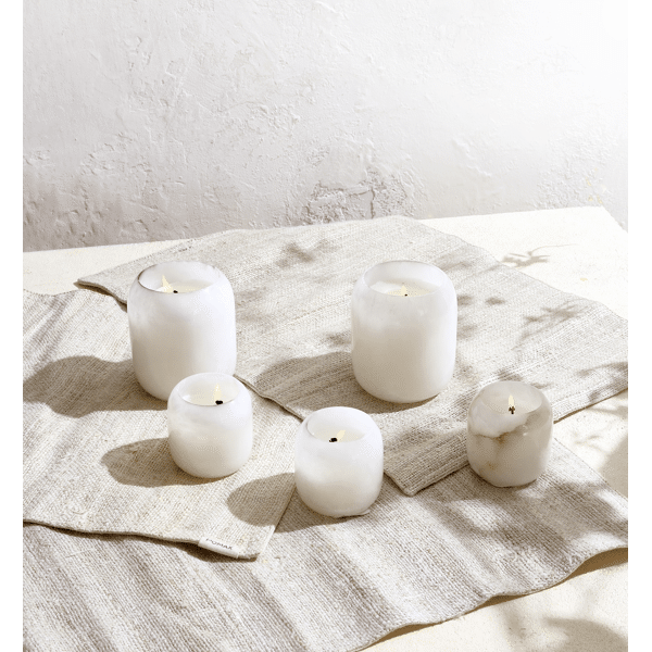 Pomax ALABASTER - Geurkaars 1 Wiek - "black Oudh" - Paraffine Wax / Albast - DIA 6 X H 6 Cm - Wit