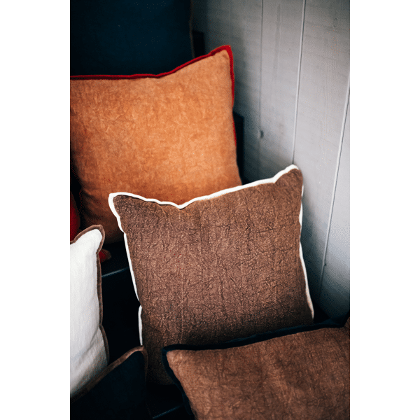 Pomax ALPHA OPPOSITES - Kussen - Linnen / Velvet - L 45 X W 45 Cm - Koffie