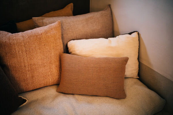 Pomax DIMARO - Kussen - Katoen / Viscose - L 50 X W 30 Cm - Zandkleur