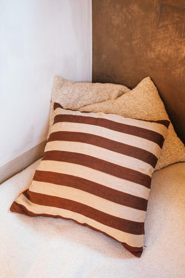 Pomax WILDLIFE - Kussen - Linnen / Velvet - L 60 X W 60 Cm - Chocolade