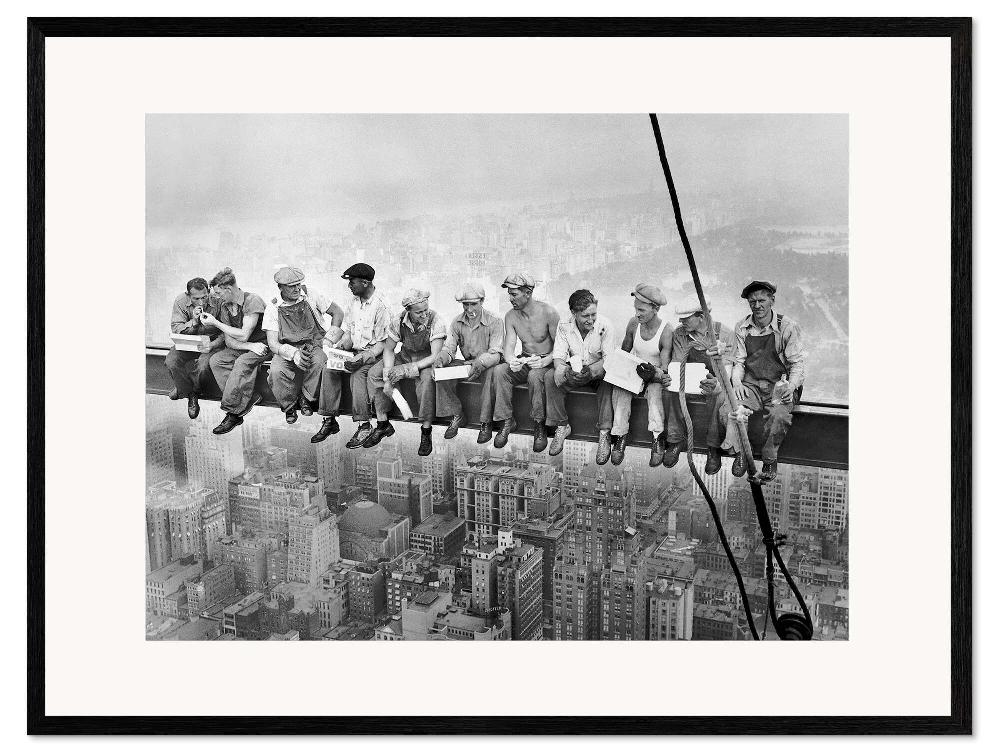 posterlounge Ingelijste kunstdruk Lunch atop a skyscraper