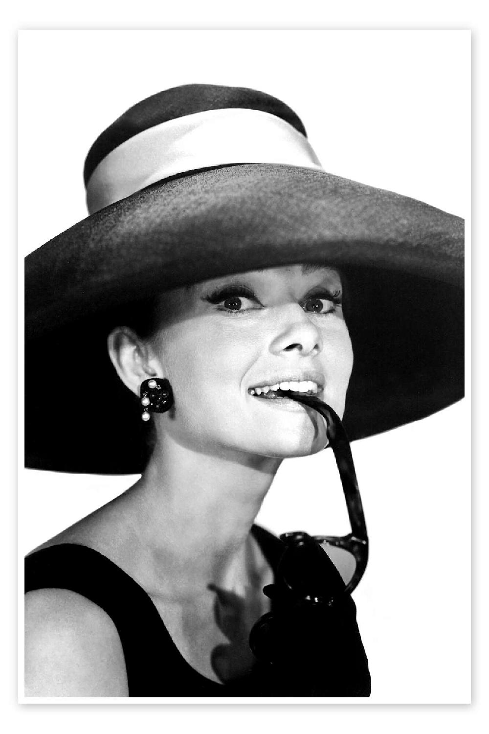 posterlounge Poster Audrey Hepburn in zomeroutfit