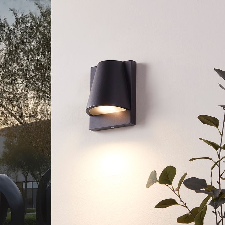 qazqa Buiten wandlamp zwart IP44 met schemerschakelaar - Femke