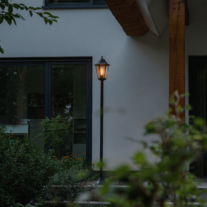 qazqa Klassieke staande buitenlamp zwart 170 cm IP44 - New Orleans