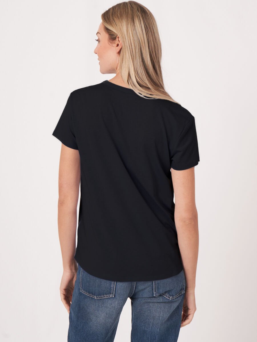 Repeat Cashmere Basic Dames T-shirt Met V-hals En Borstzak