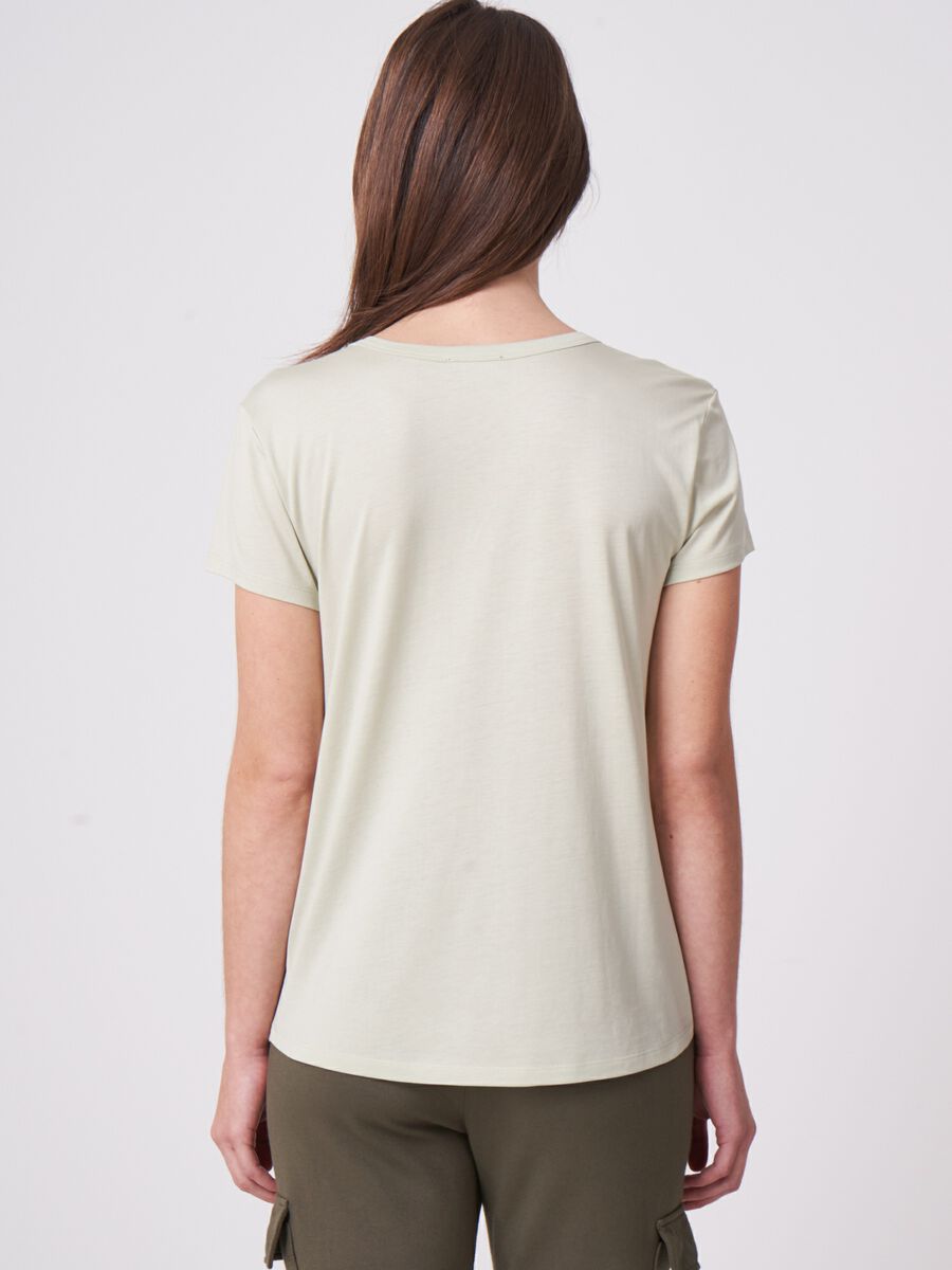 Repeat Cashmere Basic Dames T-shirt Met V-hals En Borstzak