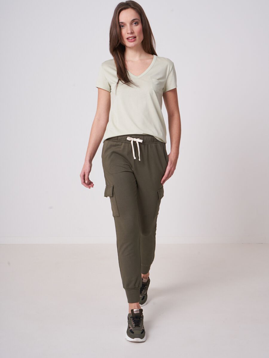 Repeat Cashmere Basic Dames T-shirt Met V-hals En Borstzak