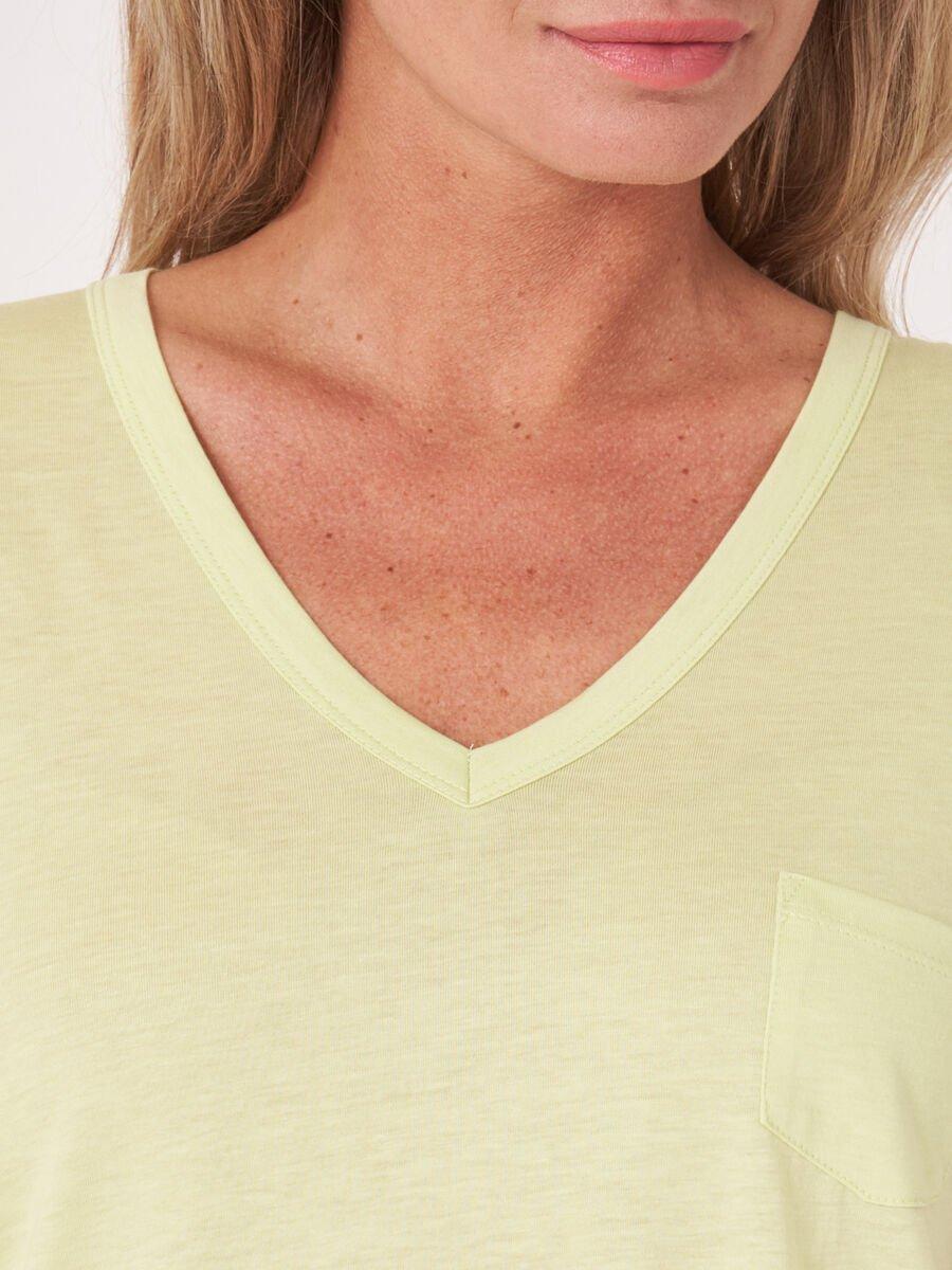 Repeat Cashmere Basic Dames T-shirt Met V-hals En Borstzak