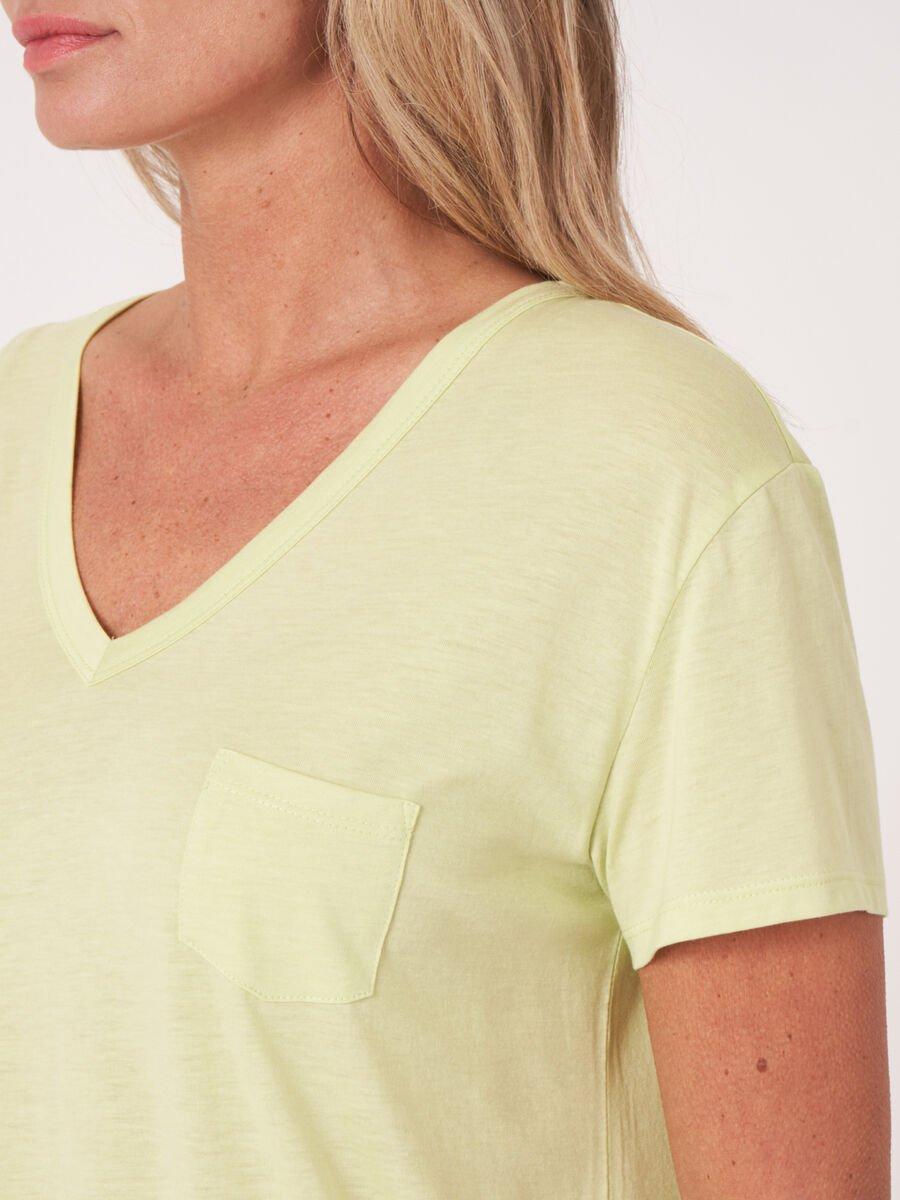 Repeat Cashmere Basic Dames T-shirt Met V-hals En Borstzak