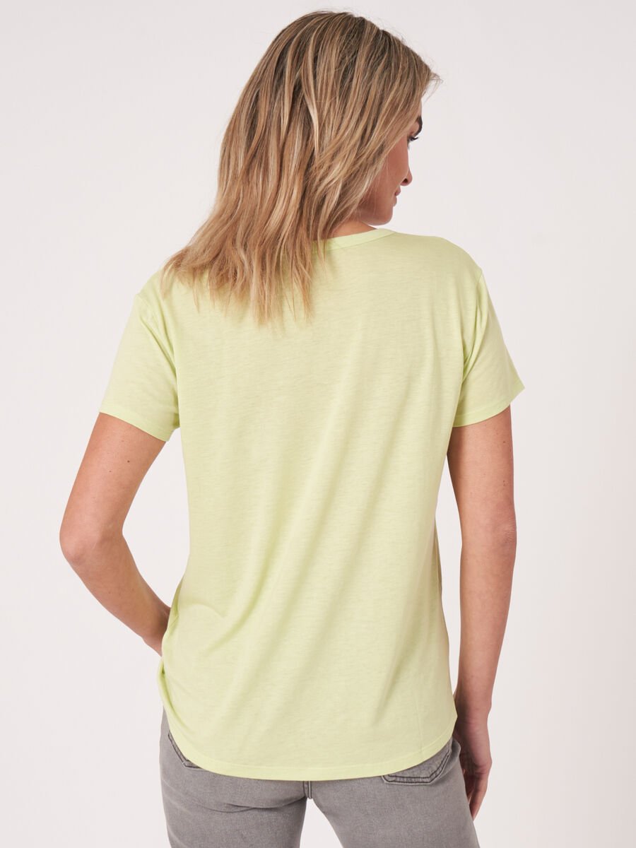 Repeat Cashmere Basic Dames T-shirt Met V-hals En Borstzak