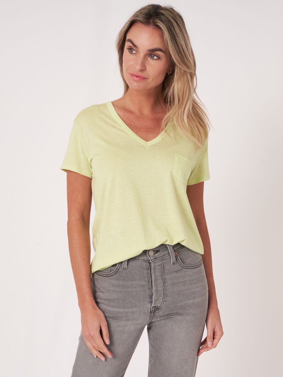 repeat cashmere Basic dames T-shirt met V-hals en borstzak