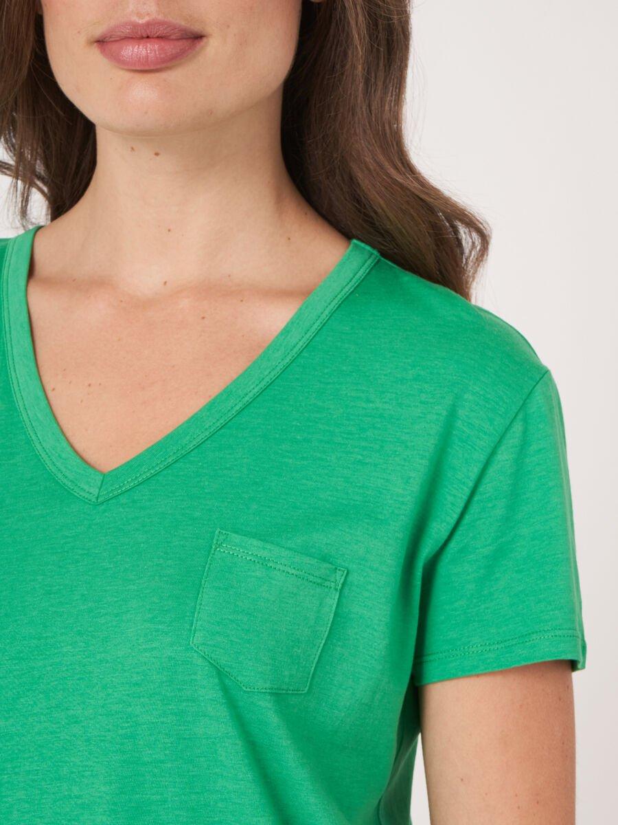 Repeat Cashmere Basic Dames T-shirt Met V-hals En Borstzak
