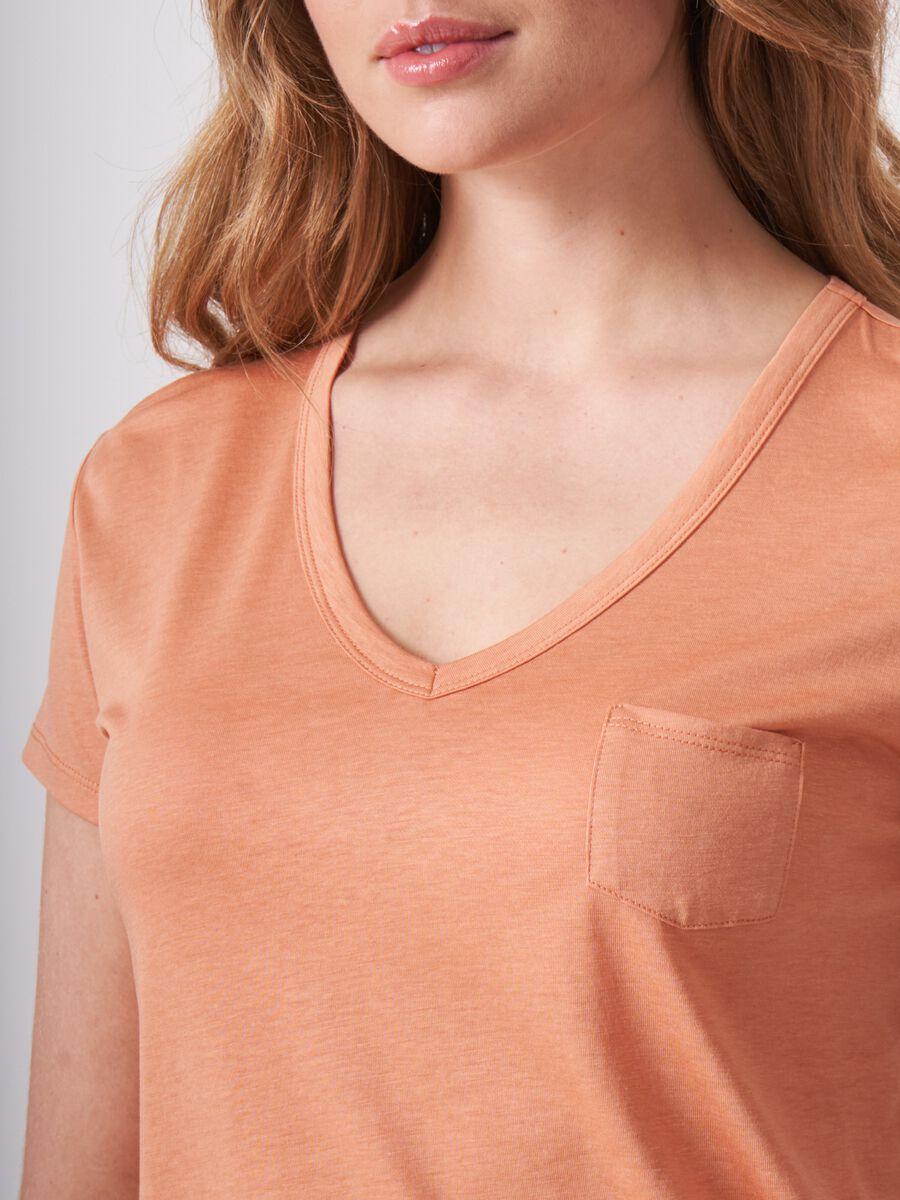 Repeat Cashmere Basic Dames T-shirt Met V-hals En Borstzak
