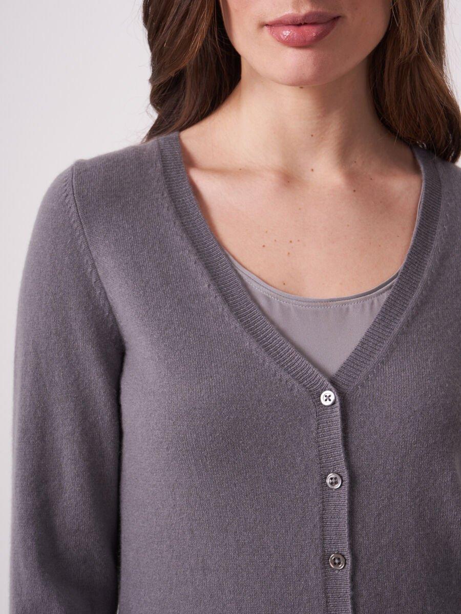 Repeat Cashmere Basic Fijngebreid Vest Met V-hals Van Biologisch Cashmere