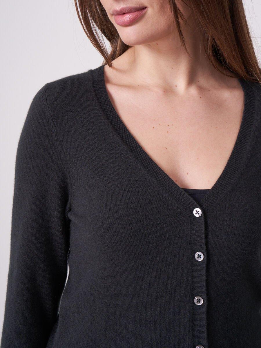 Repeat Cashmere Basic Fijngebreid Vest Met V-hals Van Biologisch Cashmere