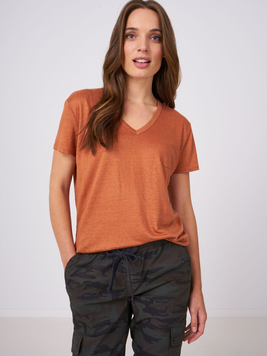 repeat cashmere Basic puur linnen V-hals T-shirt met borstzakje