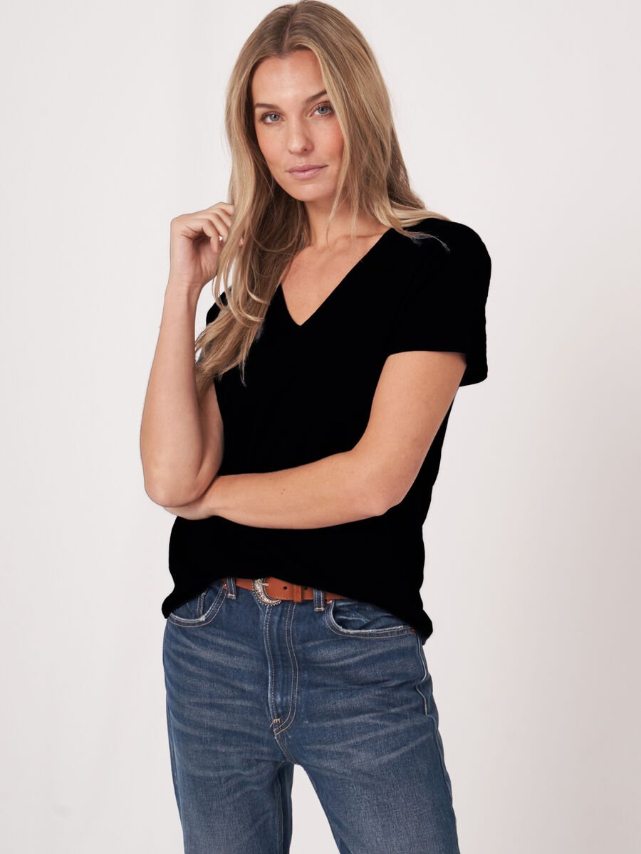 repeat cashmere Basic V-hals T-shirt met borstzakje van zuiver linnen