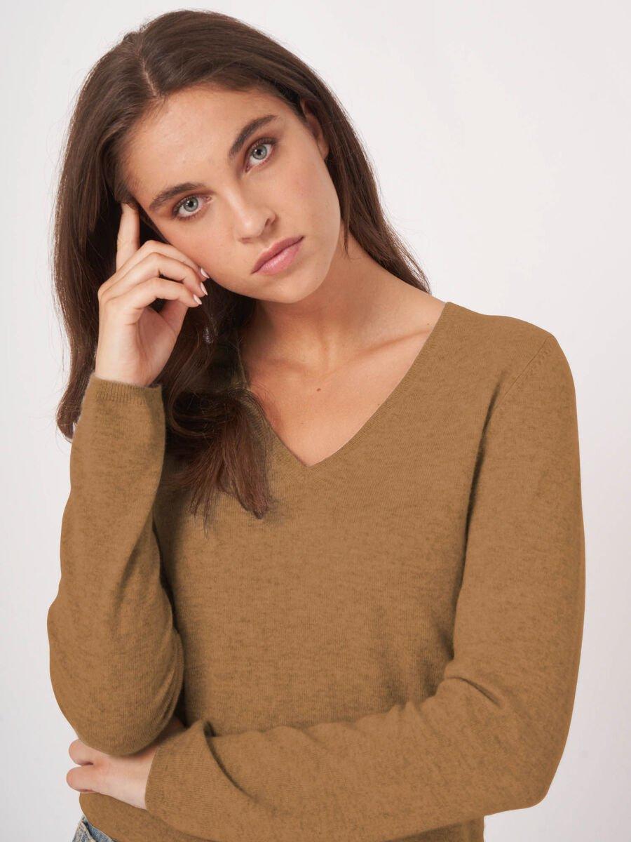 repeat cashmere Basic V-hals trui van cashmere wolmix repeat cashmere Basic V-hals trui van cashmere wolmix