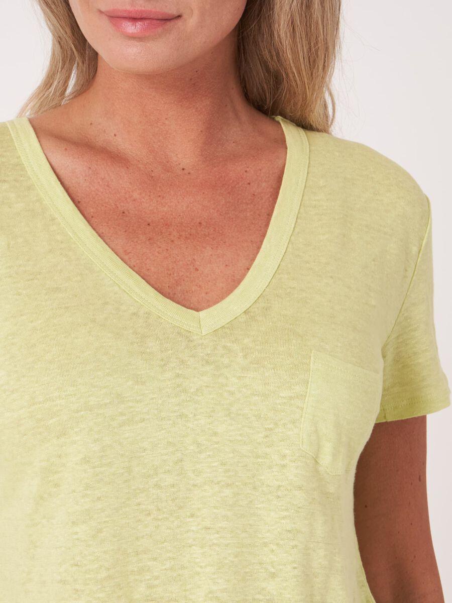 Repeat Cashmere Basic Zuiver Linnen V-hals T-shirt Met Borstzakje