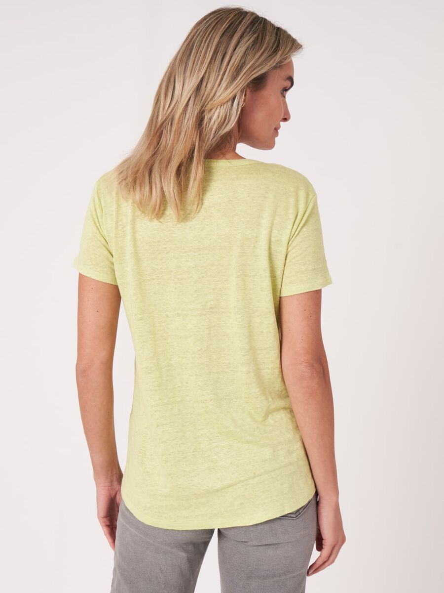 Repeat Cashmere Basic Zuiver Linnen V-hals T-shirt Met Borstzakje