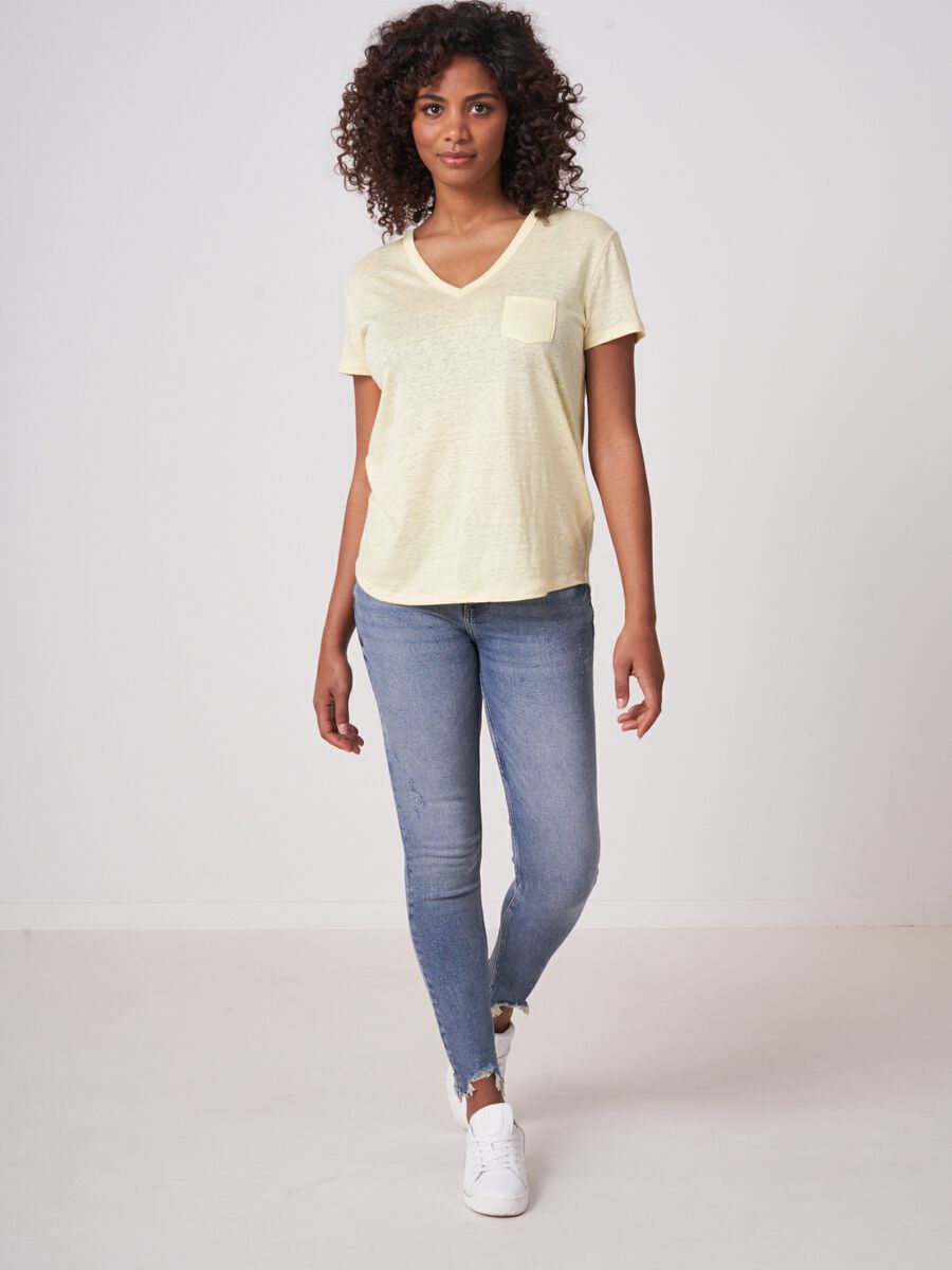 Repeat Cashmere Basic Zuiver Linnen V-hals T-shirt Met Borstzakje