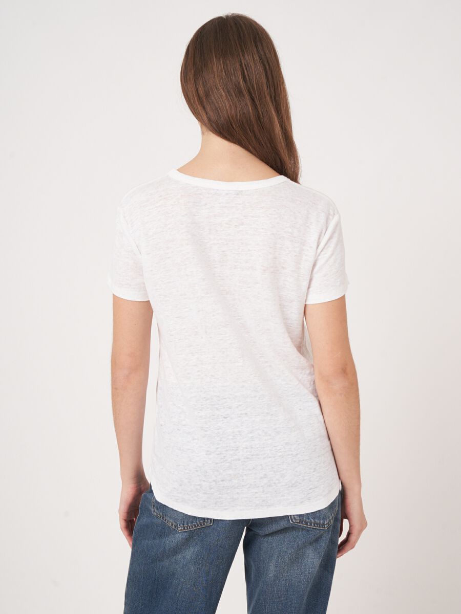 Repeat Cashmere Basic Zuiver Linnen V-hals T-shirt Met Borstzakje