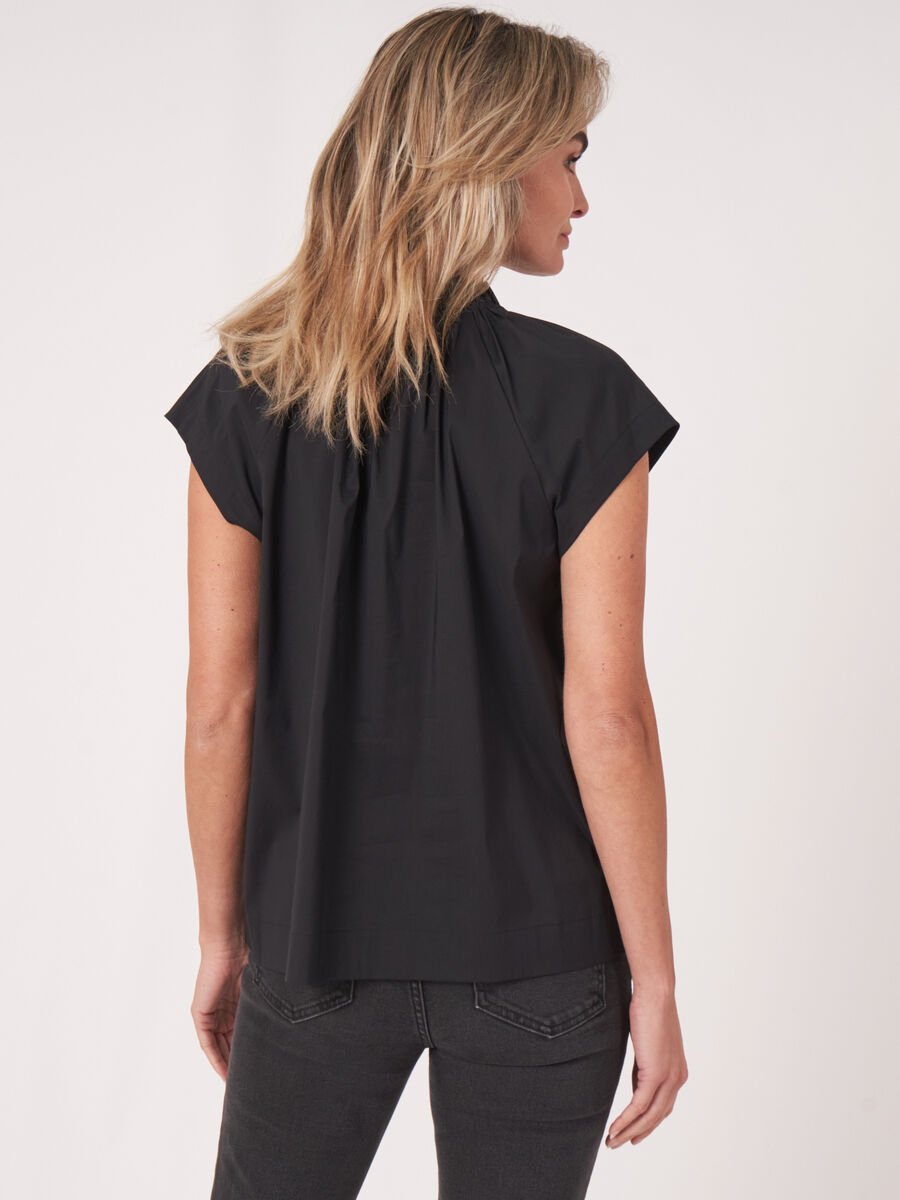 Repeat Cashmere Blouse Met Plooitjes En Koordje Aan De Hals
