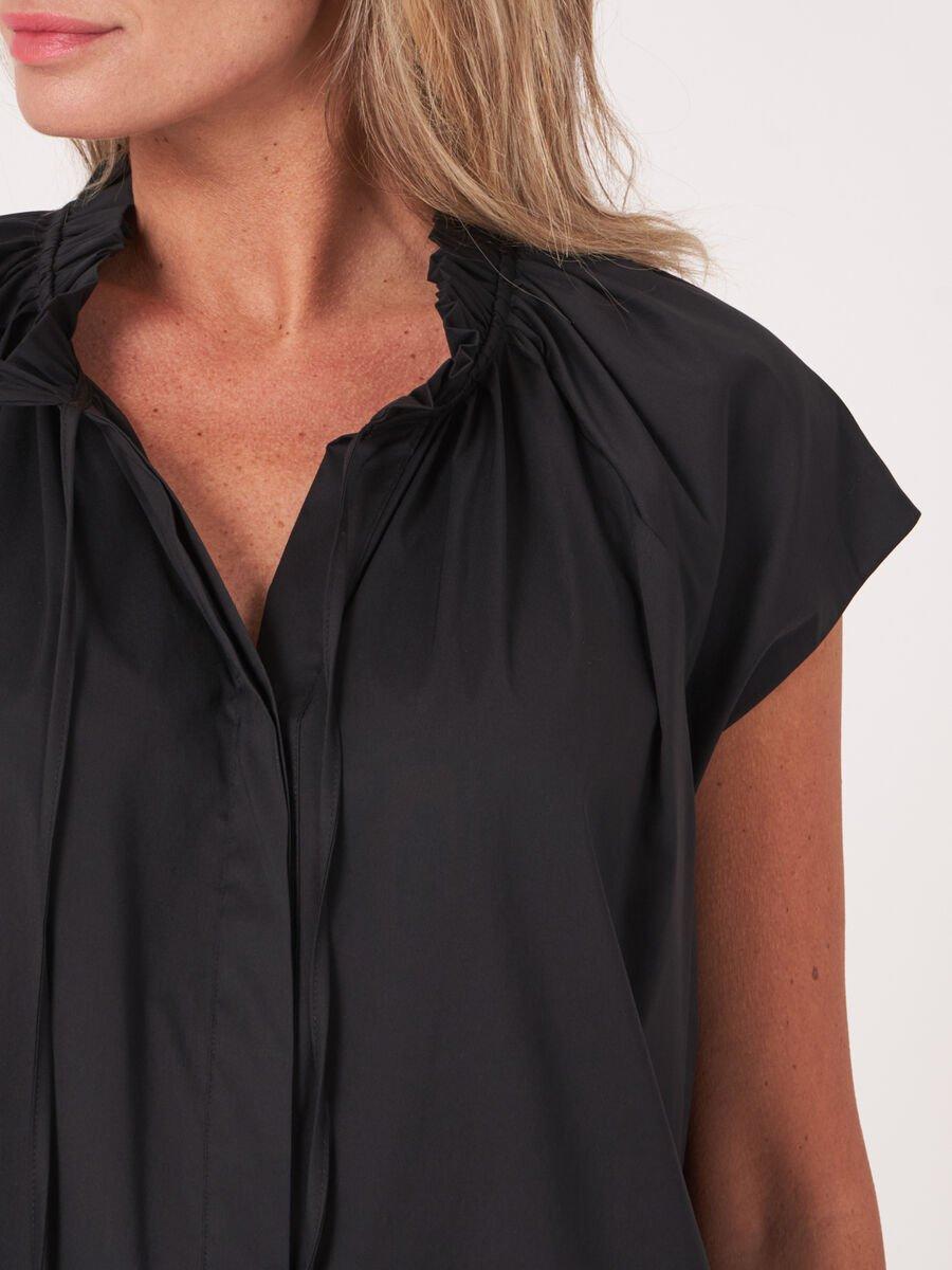Repeat Cashmere Blouse Met Plooitjes En Koordje Aan De Hals