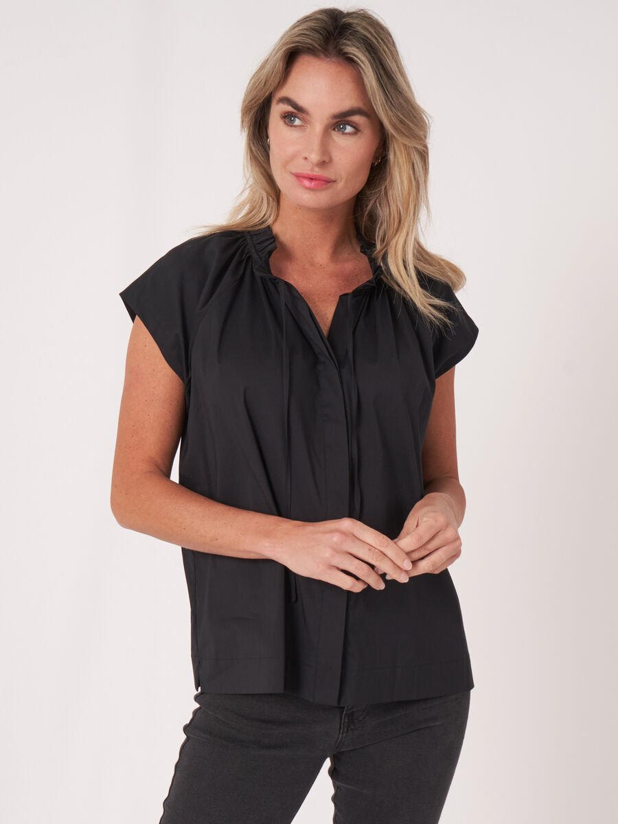 repeat cashmere Blouse met plooitjes en koordje aan de hals repeat cashmere Blouse met plooitjes en koordje aan de hals