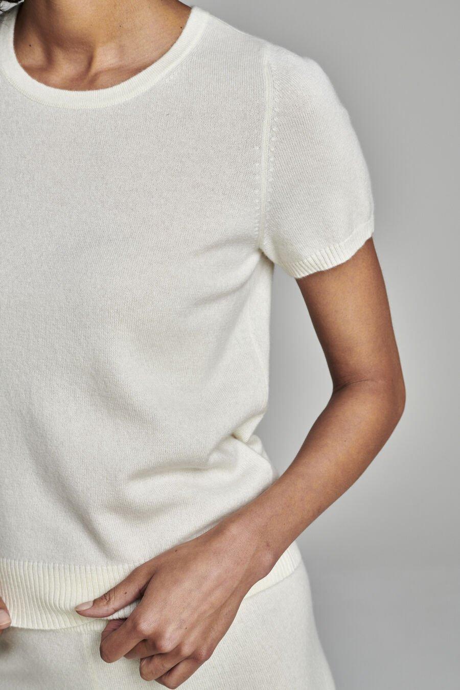 Repeat Cashmere Fijn Gebreid Biologisch Cashmere Sweater Met Korte Mouw