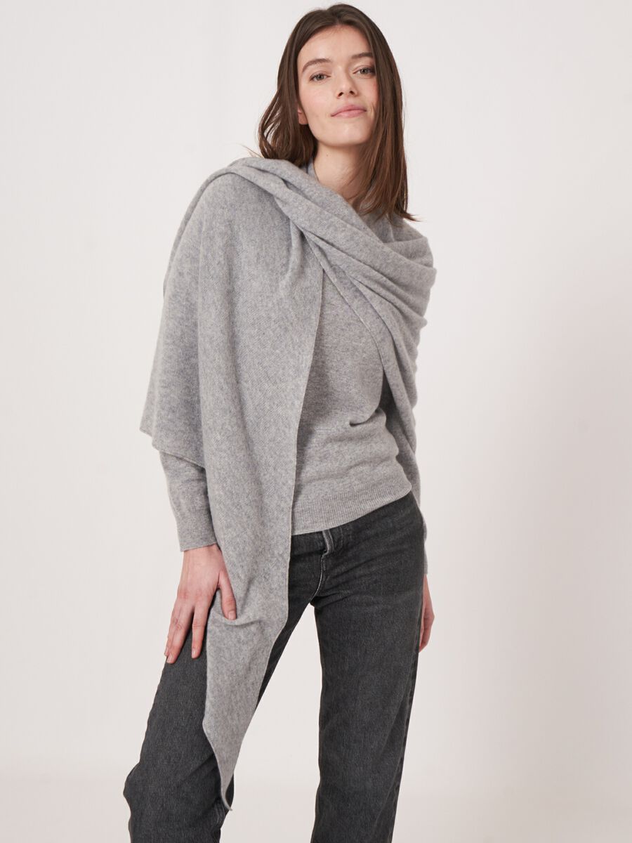 repeat cashmere Fijngebreide organisch cashmere driehoekige sjaal