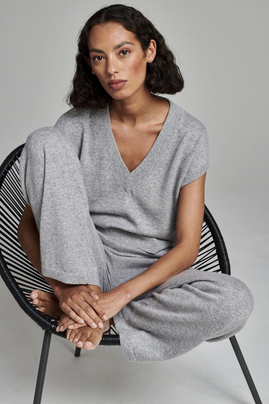 Repeat Cashmere Gebreide Cashmere Top Met Diepe V-hals