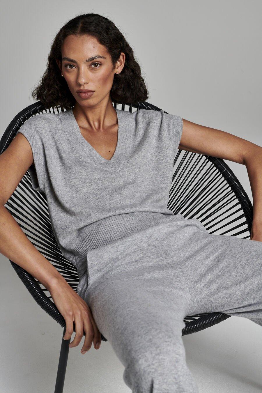 repeat cashmere Gebreide cashmere top met diepe V-hals