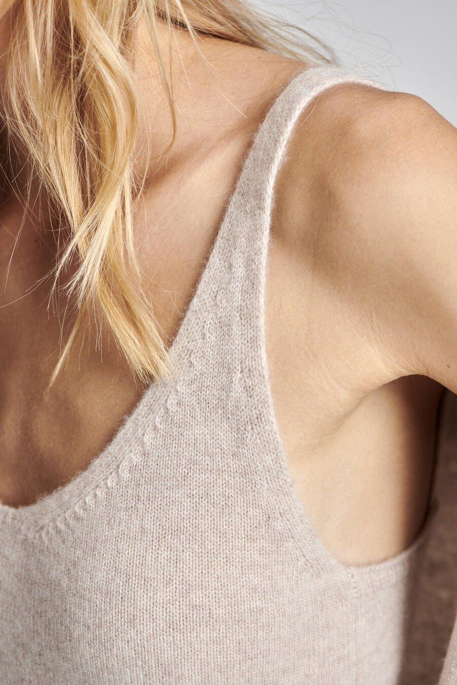 Repeat Cashmere Gebreide Top Met Diepe V-hals Van Biologisch Cashmere