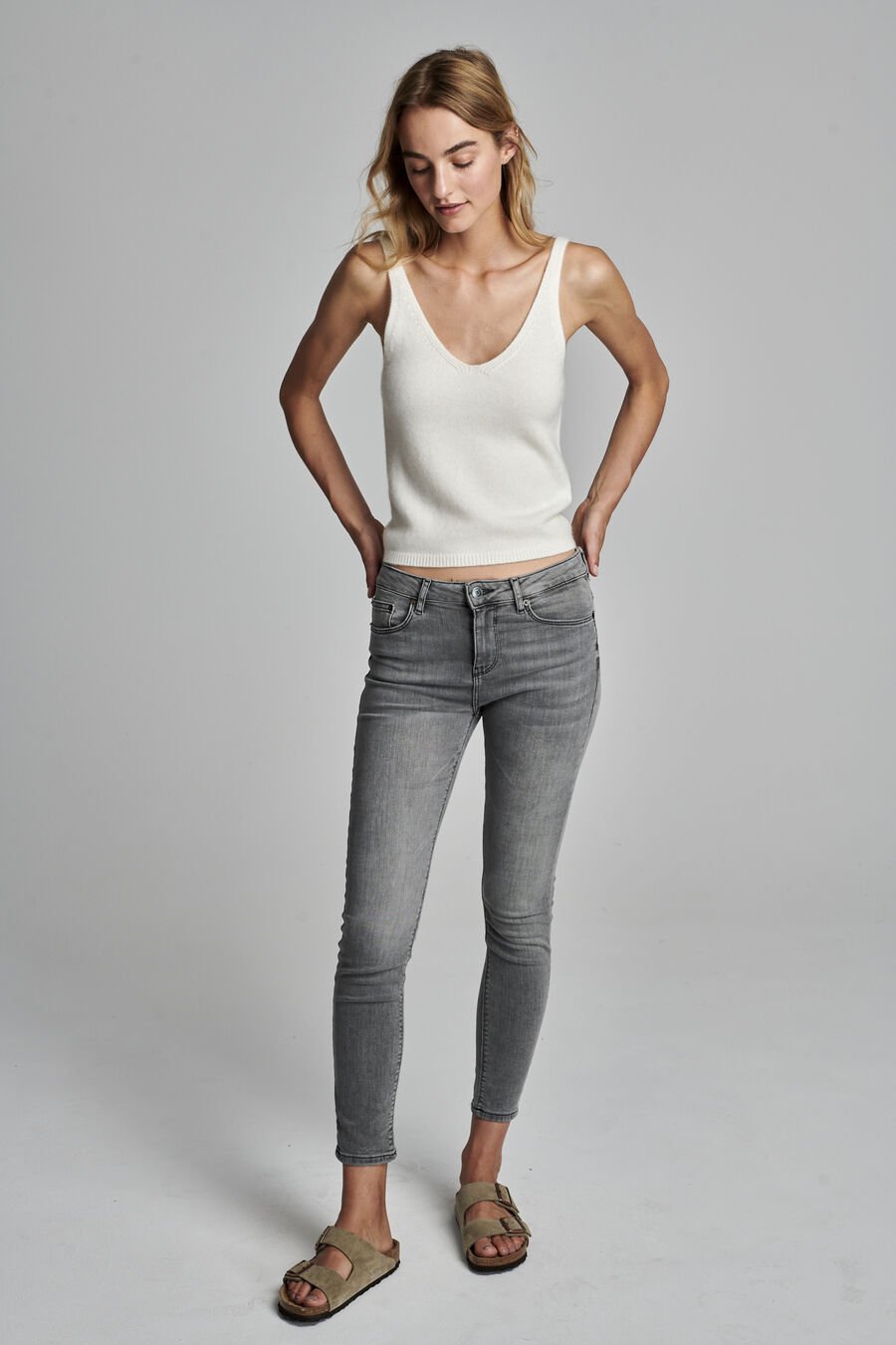 Repeat Cashmere Gebreide Top Met Diepe V-hals Van Biologisch Cashmere