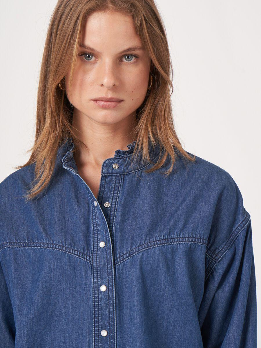Repeat Cashmere Losvallende Denim Blouse Met Ruchekraag