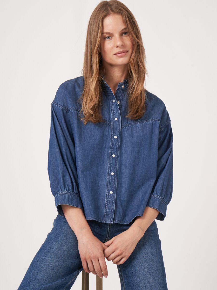 repeat cashmere Losvallende denim blouse met ruchekraag