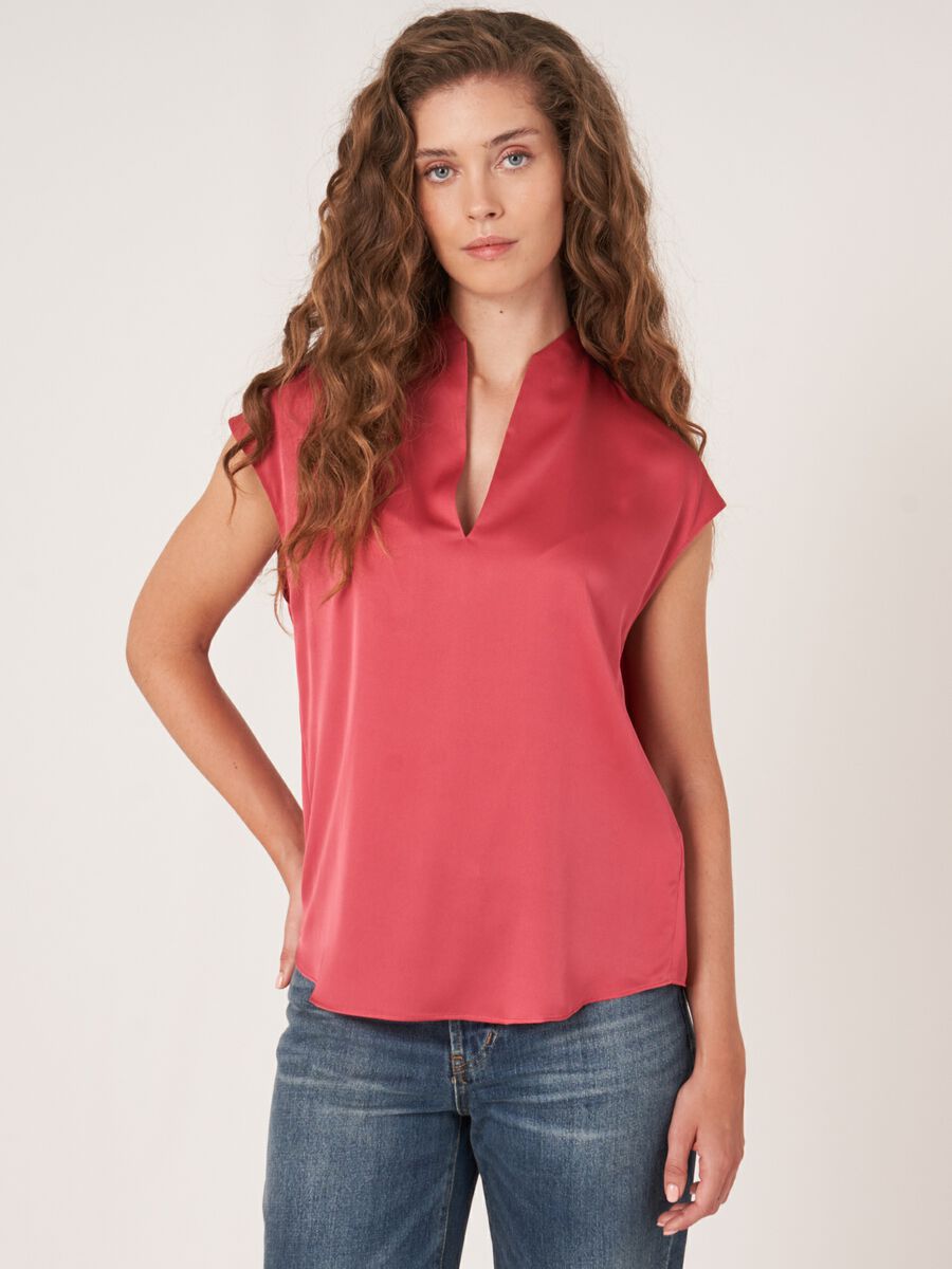 Repeat Cashmere Mouwloze Zijden Top Met Hals Met Splitje