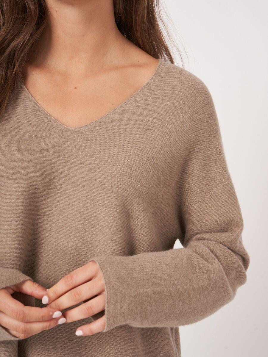 Repeat Cashmere Naadloos Gebreide Cashmere Trui Met V-hals